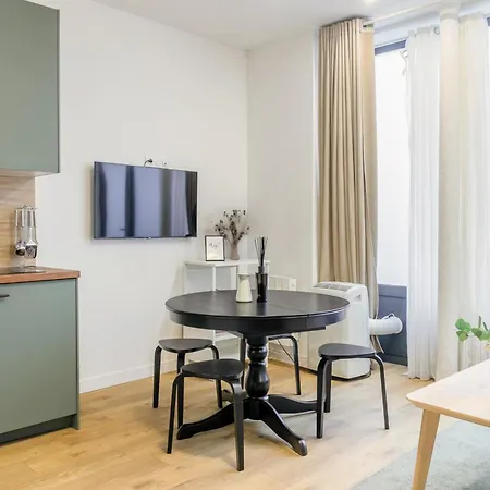Enjoy In A Lovely Nest With Modern Design Paryż