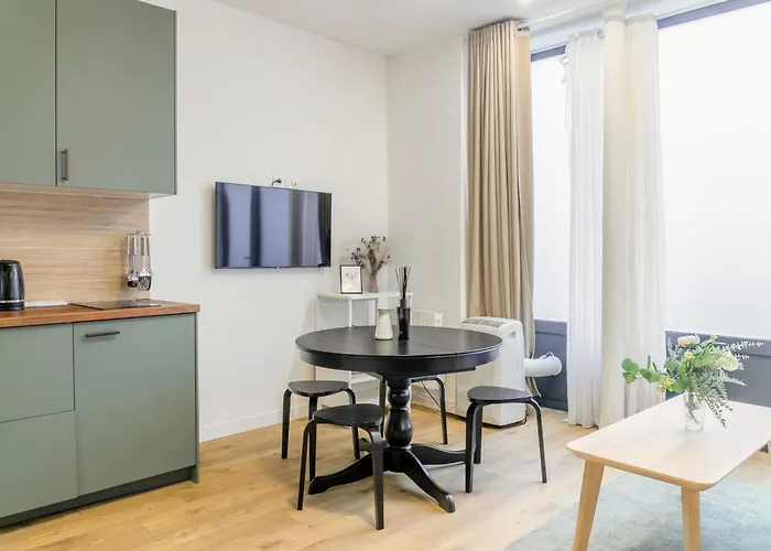 Enjoy In A Lovely Nest With Modern Design Paryż