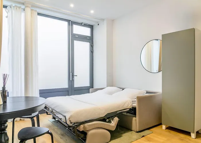 Enjoy In A Lovely Nest With Modern Design