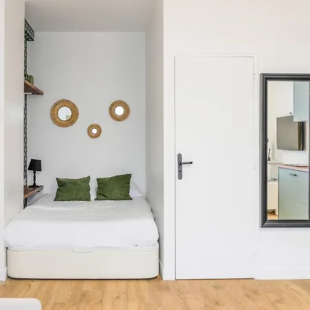 Enjoy In A Lovely Nest With Modern Design Paris
